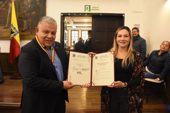 <p>Concejal Name Ramírez hace reconocimiento a la Selección Colombiana de Patinaje en el Concejo de Bogotá</p>