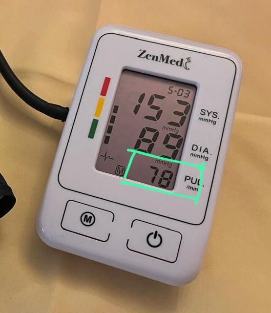 Dispositivo de presión arterial con una medida en 78