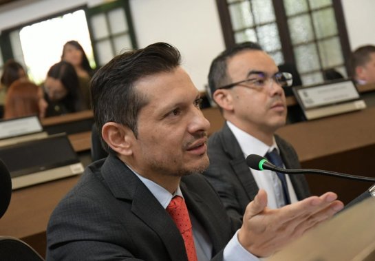 <p>Partido MIRA en el Concejo de Bogotá propone mantener la excepción para vehículos híbridos en el Plan de Desarrollo</p>