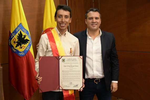 <p>EGAN BERNAL es condecorado con Orden Civil al Mérito en el Concejo de Bogotá</p>