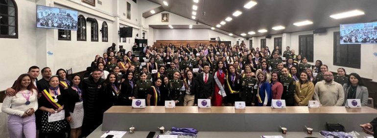 <p>Emotiva ceremonia de graduación de 100 mujeres del programa Conductoras Púrpura</p>