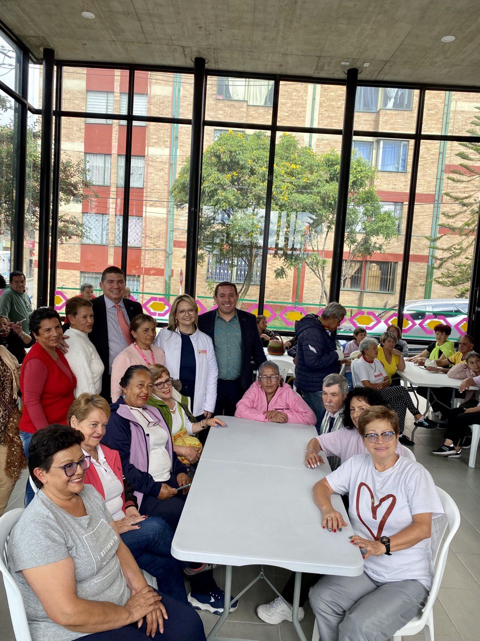 en esta fotografía los concejales Armando y César García en el evento