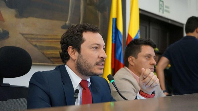 <p>Presidente del Concejo de Bogotá denuncia Irregularidades en la ETB</p>