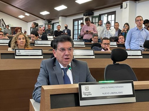 <p>El concejal Fernando López denuncia explotación, mafias y vulneración de derechos en la cadena de reciclaje en Bogotá</p>