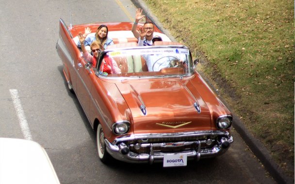 <p>¡Majestuoso! Bogotá disfrutó en familia el  Desfile de Autos Clásicos y Antiguos </p>