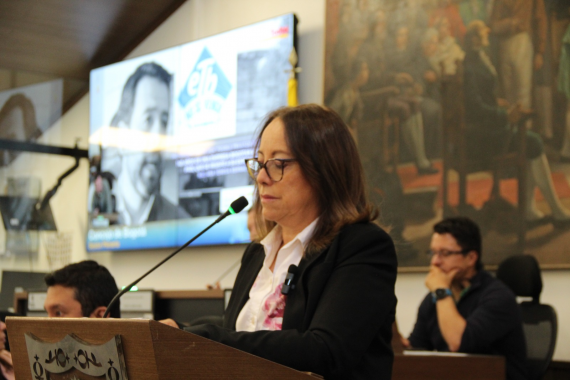 <p>Debate sobre la ETB: Ana Teresa Bernal destaca el éxito de la empresa pública y cuestiona intenciones privatizadoras</p>