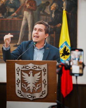 <p>Bogotá tan solo cuenta con 1.784 funcionarios para gestionar la movilidad de más de 2.5 millones de vehículos</p>