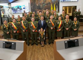 Concejo condecora a policías más destacados de Bogotá