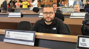 Concejal Andrés Barrios pone la lupa a contrato suscrito por la Secretaría de Educación