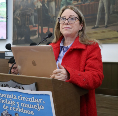 <p>Ana Teresa Bernal exige soluciones sostenibles para la crisis de residuos en Bogotá</p>