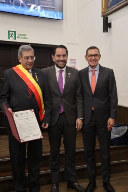 <p>Jorge Mauricio Vargas, Presidente de la Federación Colombiana de Ciclismo, recibe máxima condecoración que otorga el Concejo de Bogotá</p>