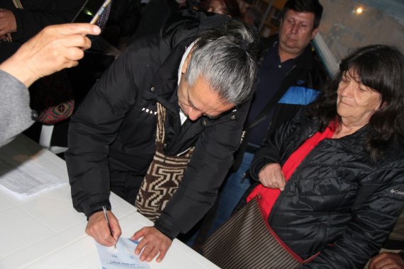 <p>Encuentro entre la comunidad de Paulo VI y el secretario de Gobierno, Gustavo Quintero, sobre las zonas de parqueo pago</p>