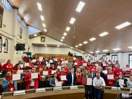 Concejal María Clara Name entregó reconocimiento a los Defensores del Espacio Público de Bogotá.