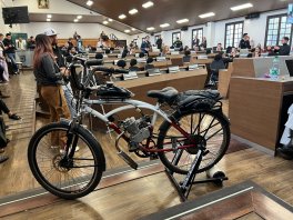 Rappi, Didi, Mensajeros Urbanos y otras empresas deben cumplir con la restricción al uso de ciclomotores de dos tiempos en sus domicilios: “son una bomba de tiempo para Bogotá”