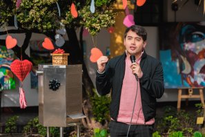 El concejo de Bogotá inaugura el primer dispensador de libros en Bogotá