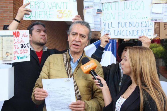 <p>Gran movilización contra el aumento de tarifas de gas natural en Bogotá: Más de 200 ciudadanos exigen justicia a Vanti</p>