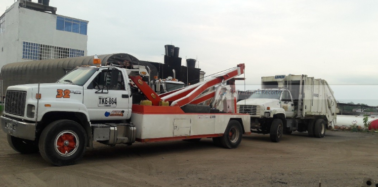 fotografía de grua con gancho