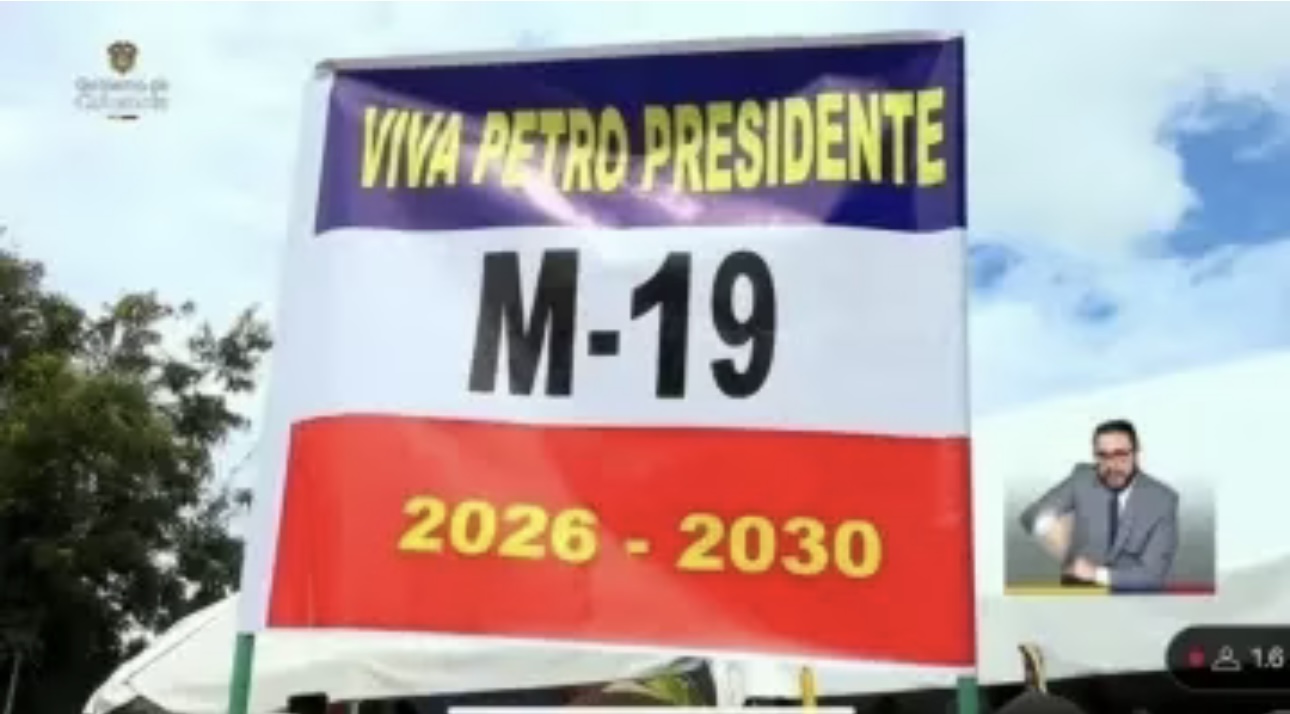 ftografía en la que aparece la bandera el M-19 con la nota que dice Viva Petro Presidente