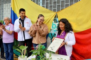 Concejo de Bogotá entrega homenaje a Ana Inés Vásquez y al barrio El Regalo por su destacada gestión ambiental
