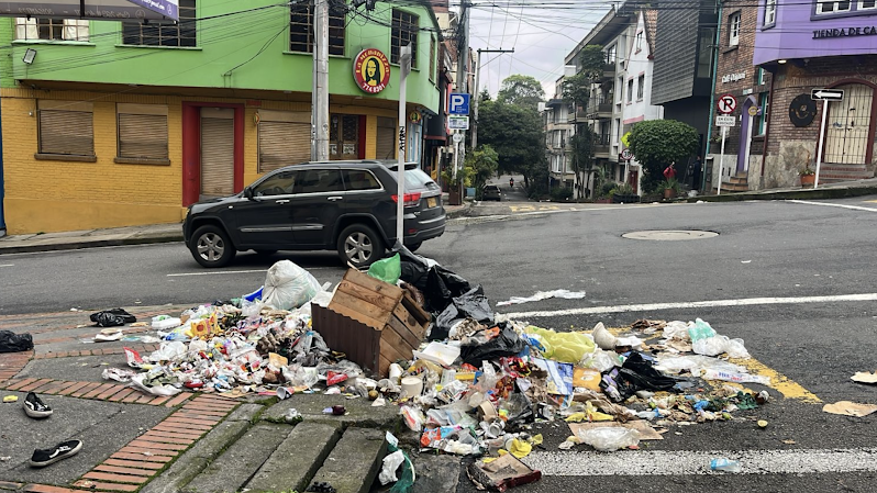 Imagen en la que aparece un gran abandono de basura
