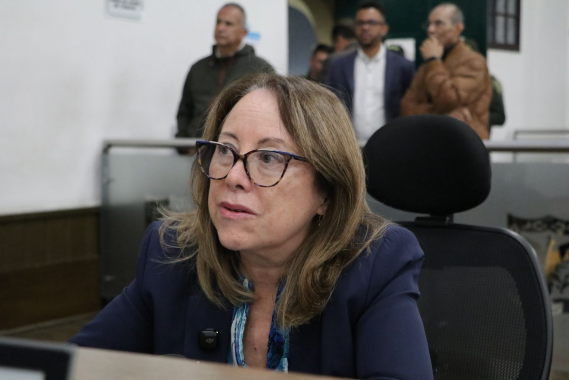 <p>“A año y medio de gobierno, la movilidad en Bogotá es un fracaso mediado por la improvisación y la ineficiencia” Ana Teresa Bernal</p>
