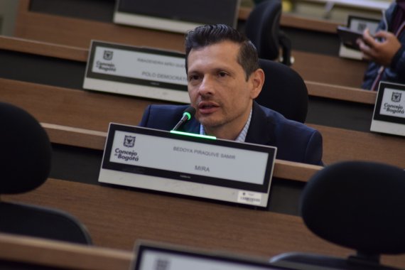 <p>Concejal Samir Bedoya solicita reprogramar con prioridad el debate del proyecto La Rolita tras su suspensión en Comisión de Gobierno</p>