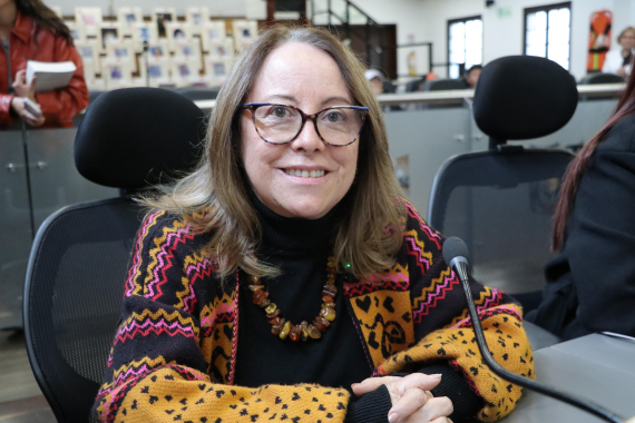 <p>En el Día Nacional de la Memoria y la Solidaridad con las Víctimas del Conflicto, la concejala Ana Teresa Bernal llama a defender la vida y construir la paz</p>