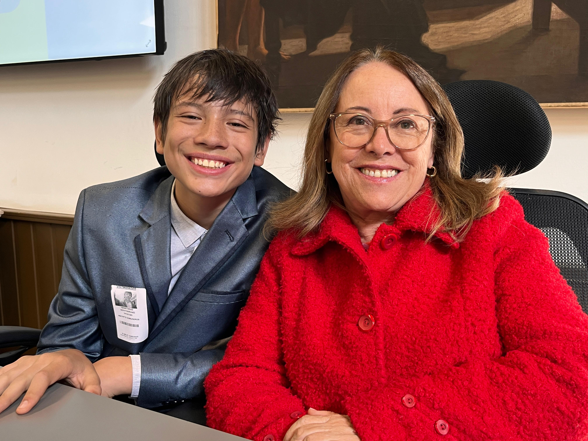 Fotografía en la que aparecen la concejal Ana Teresa e Isasac