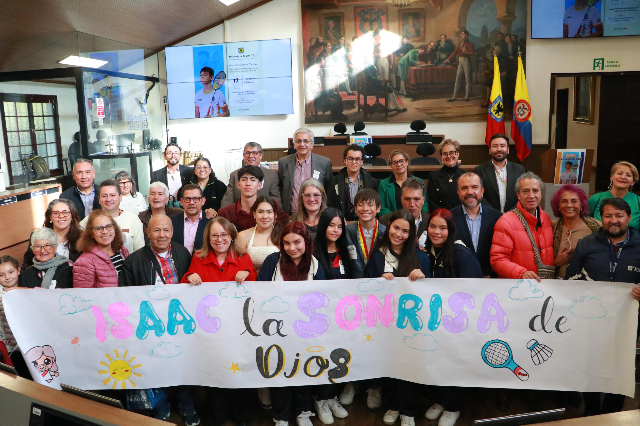 Fotografía general donde aparecen todos los asistentes a la ceremonia 