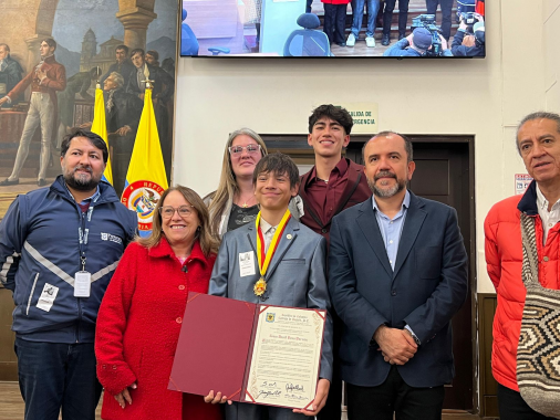 <p>El Concejo de Bogotá rinde homenaje a Isaac David Nova Narváez, joven campeón de parabádminton, por iniciativa de la concejala Ana Teresa Bernal</p>