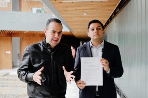 Concejal Marco Acosta y abogado activista David Cote denuncian a Benedetti