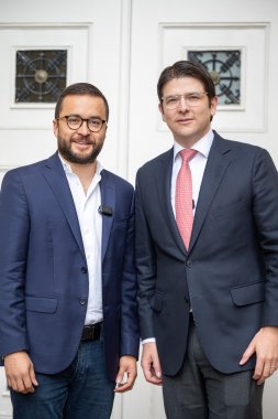 <p>¡Acuerdo de ciudad! Alcalde firma el proyecto de señalización de zonas libres de drogas impulsado por el concejal Andrés Barrios</p>