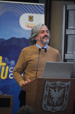 <p>“Ejercimos una oposición constructiva, que fue como hablarle a una pared. Frente a ese muro en lugar de lamentarnos, hicimos Grafitis” Juan Daniel Oviedo Arango, tras su renuncia al Concejo de Bogotá</p>