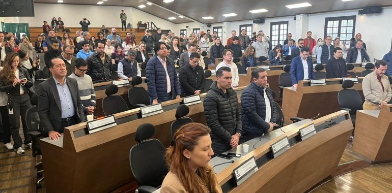 <p>Concejo de Bogotá se une a velatón por Miguel Uribe: respaldo unánime a la vida y la democracia</p>