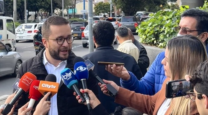 <p>La mitad de los homicidios en Bogotá corresponderían a sicariato, alerta el concejal Andrés Barrios</p>