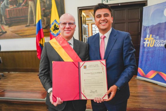 <p>Terranum recibió la máxima condecoración del Concejo de Bogotá por transformar la ciudad con sostenibilidad e impacto social</p>