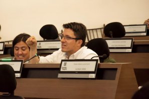 ¿Alimentación por $15.000 diarios? Concejal Espinosa alerta sobre licitación sospechosa en la Cárcel Distrital