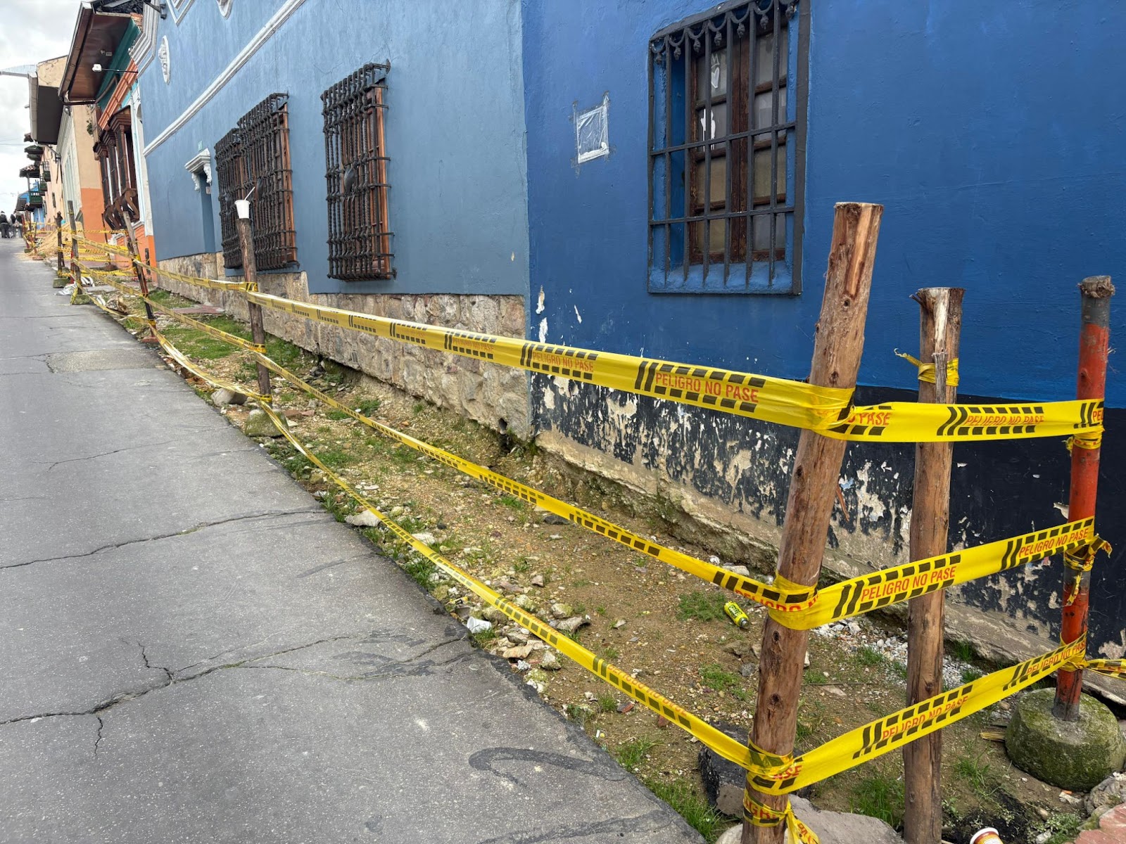 Imagen abandono de obra en andenes del Centro Histórico de Bogotà
