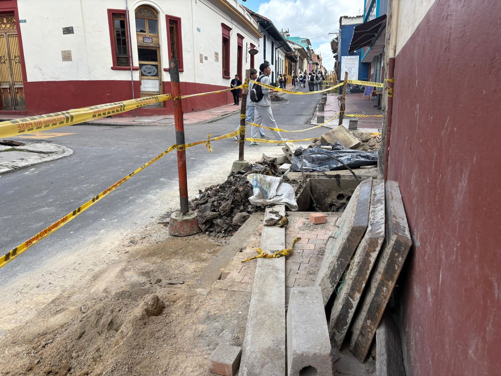 Imagen abandono de obra andenes de la carrera segunda entre calles 11 y 12 en el Centro Histórico de Bogotà.