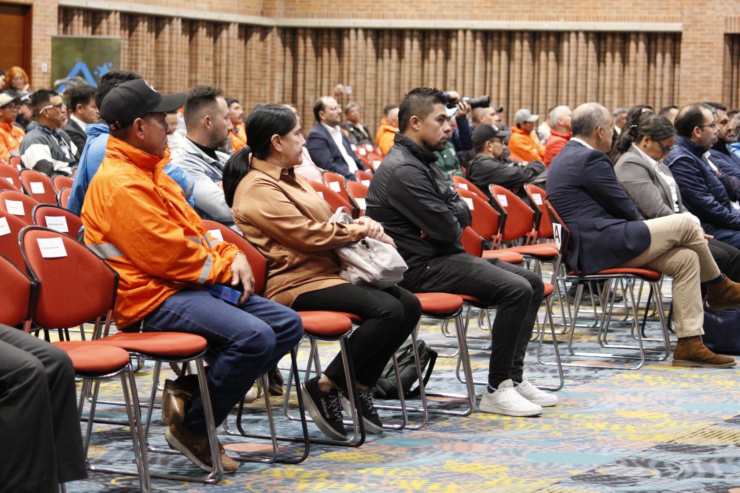Fotografía condecoración especial a los trabajadores EAAB 