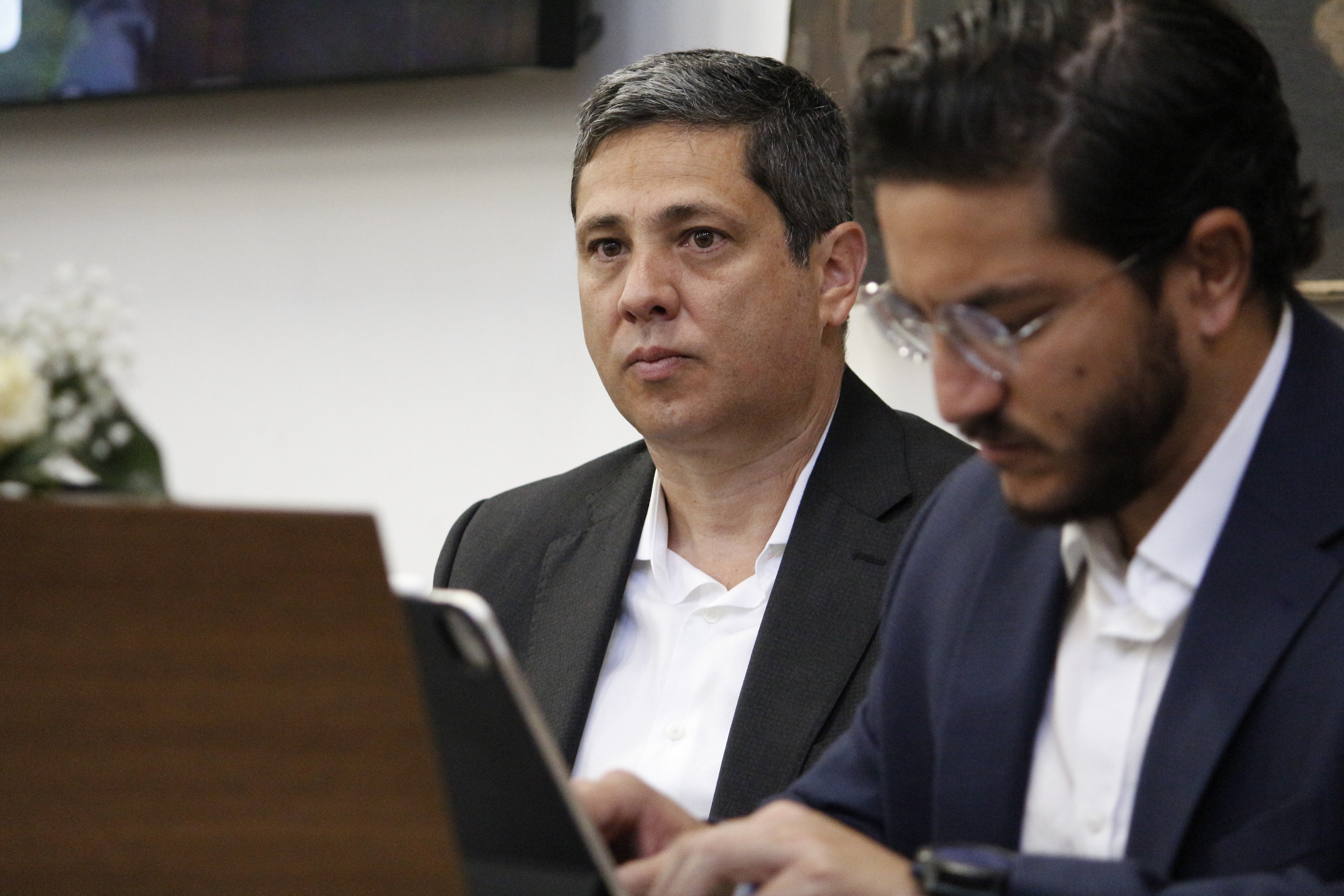 En esta fotografía el concejal Abisambra y concejal Quintero en la ceremonia llevada a cabo en el Recinto los Comuneros