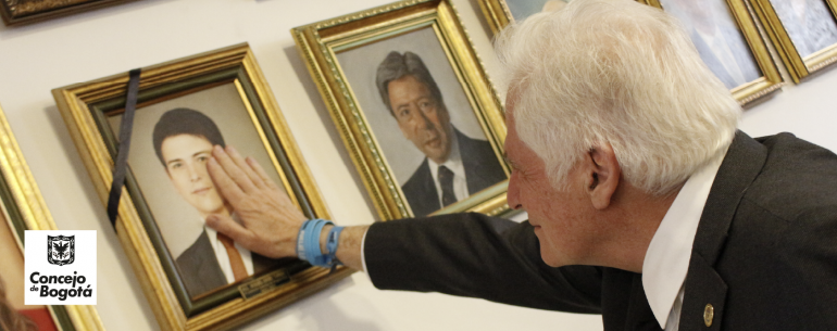 <p>Concejo de Bogotá rindió homenaje póstumo al exconcejal Miguel Uribe Turbay</p>