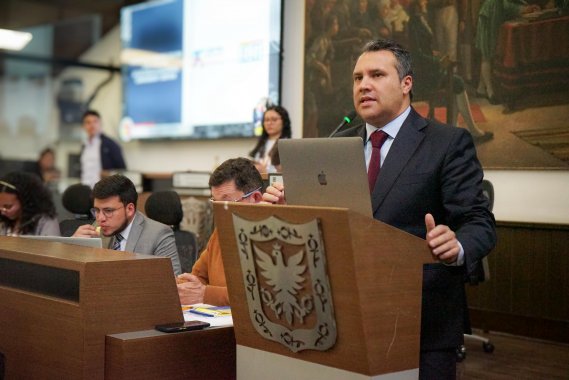 <p>Más presupuesto, menos ejecución: Concejal Vahos denuncia preocupante radiografía de los recursos para seguridad en Bogotá</p>