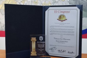 Concejal Rocío Dussán recibe la “Columna de la Democracia” por su liderazgo transformador y compromiso con el cambio social