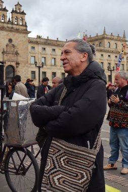 <p>Fútbol sobre alcantarillas: el contrato que se hunde presuntamente en Bogotá</p>