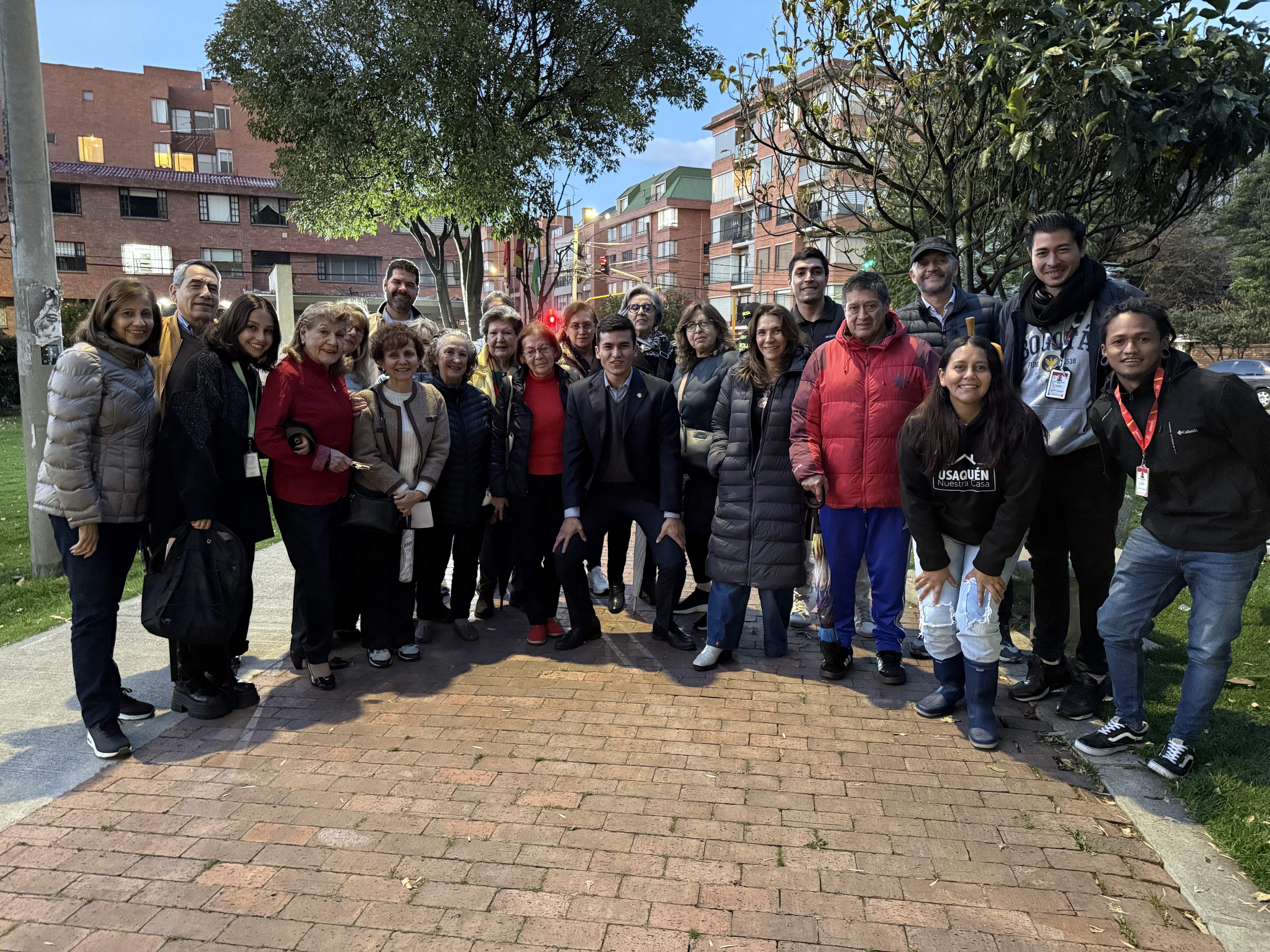 Foto funcionarios y comunidad Santa Bárbara Occidental 