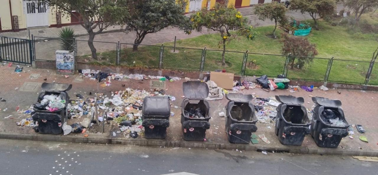 <p>Alerta en Ciudad Bolívar: basuras acumuladas afectan salud y seguridad en el barrio La Estancia, así lo denunció el concejal Rubén Torrado</p>