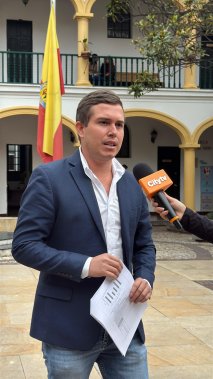 <p>Falsos odontólogos siguen operando en San Victorino: hay más de 10 puestos, atienden sobre carretas y protagonizan riñas</p>