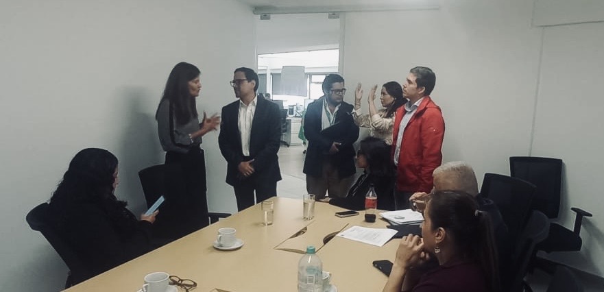 Foto reunión con la UAESP