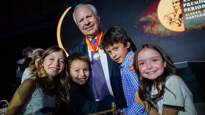 <p>Darío Arizmendi, galardonado con el Premio Vida y Obra en la XXVII edición de los Premios de Periodismo Álvaro Gómez Hurtado</p>